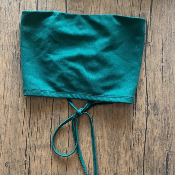 Basic Strapless Crop Top - Picture 2 of 2